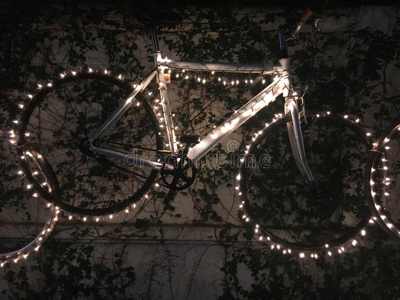 bicycle-fairy-lights-decorate-garden-nighttime-bicycle-decorate